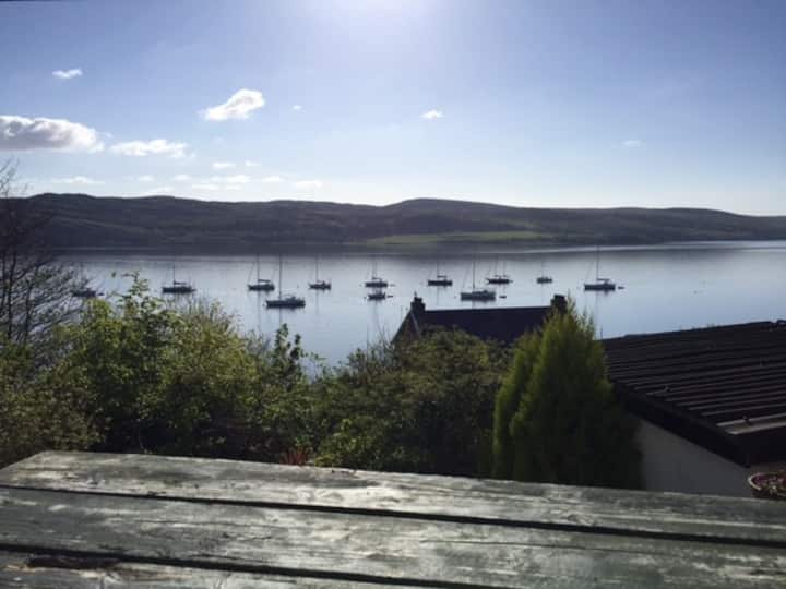 Cosy 1st Floor Flat Surrounded By Communal Gardens With Seaview Of Kyles Of Bute - Tighnabruaich