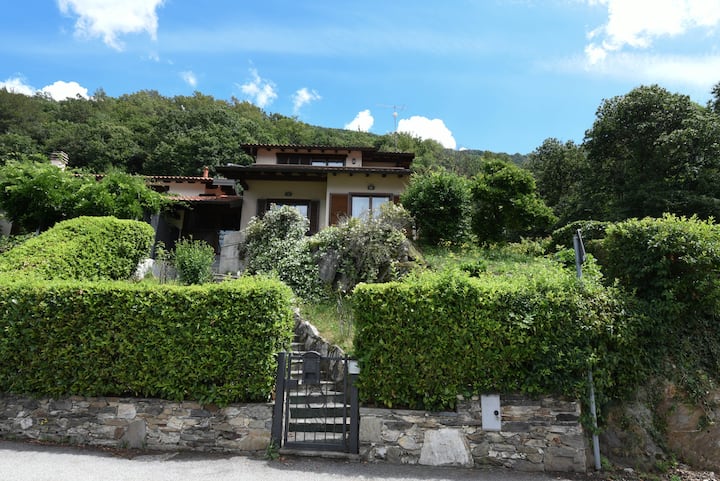 Ferienhaus Mit Garten Und Traumaussicht Auf Den Lago Maggiore - Gambarogno TI