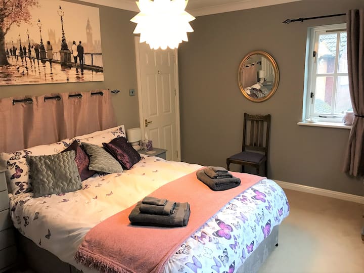 Cosy En-suite Bedroom With Kingsize Bed - イギリス リンドハースト