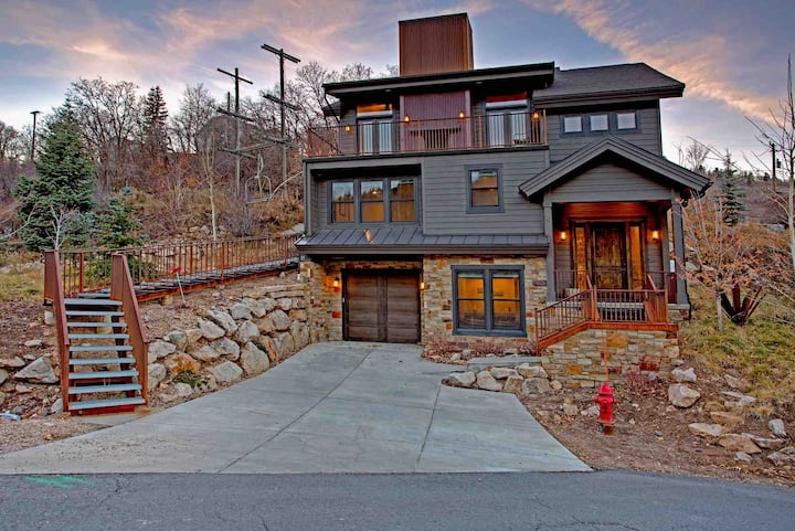 Luxury Private Home W/ Hot Tub, Steps From Main St. (Sleeps 16) - Park City, UT