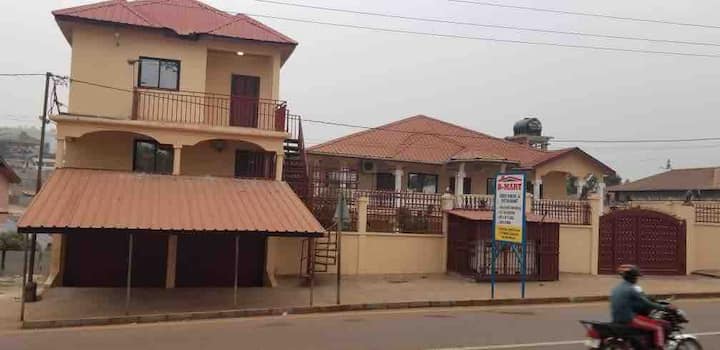 2nd Flr. 2br Ac, Int, Hot Water 1 Ml Frm Us Embsy. - Freetown