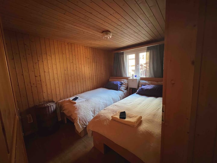 Cozy Bedroom For 2 In The Swiss Alps - Elm