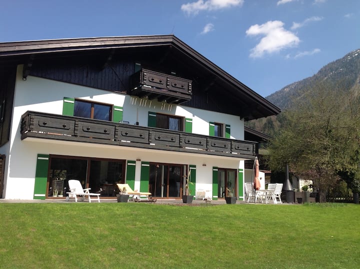 Neu Renovierte Geräumige Dachwohnung In Einem Wunderschönen Salzburger Landhaus - Berchtesgadener Land