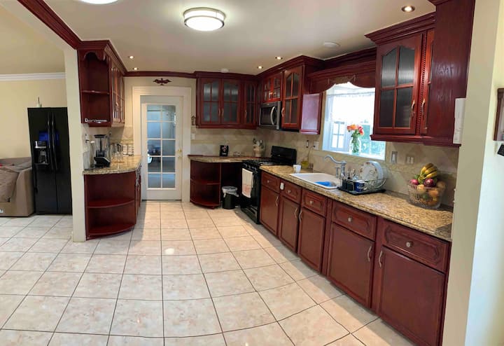 Amazing 4 Bedroom Home In The City Simi Valley! - Simi Valley