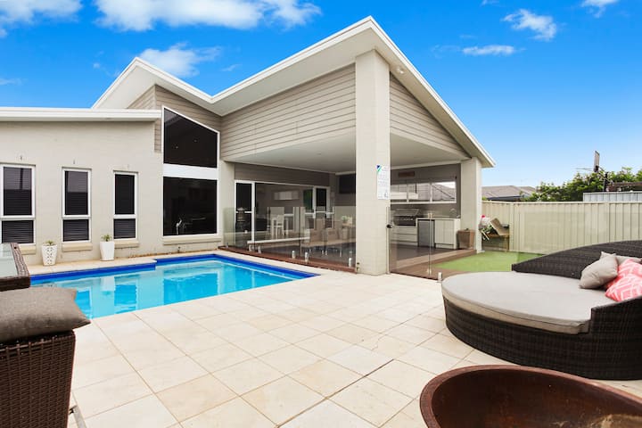 Complete Luxury Seaside Home With Private Pool - Wollongong