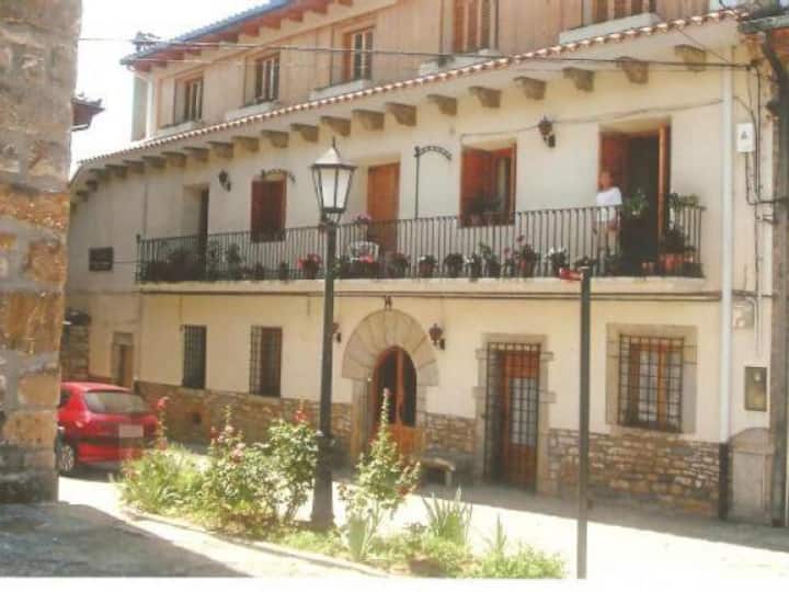 Casa Bentué, Parte De La Historia De Boltaña - Labuerda