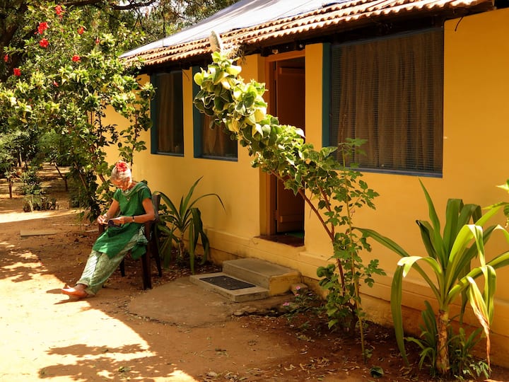 Guesthouse With A Unique View Into Village India - Theni