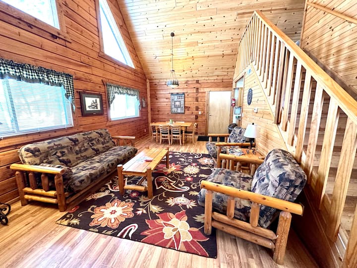 Yogi’s Cabin 909- End Unit, Private Deck - Fort McCoy, WI