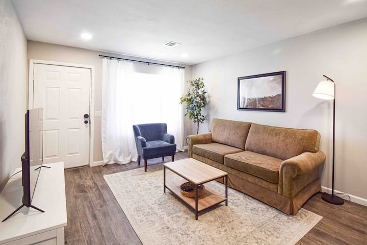 Cozy Apartment In The Heart Of Bentonville - Rogers, AR