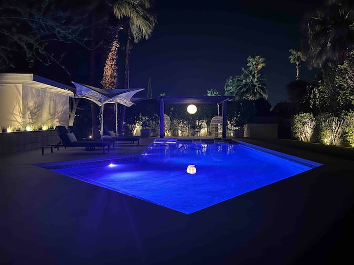 Modern Luxury Poolside Lg King Suite Room - Palm Springs, CA