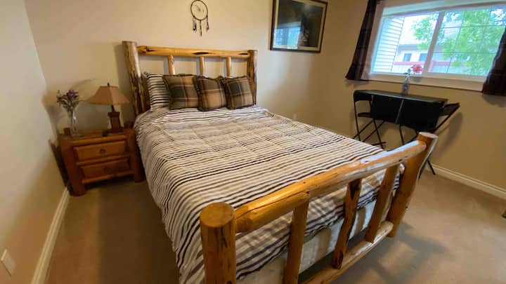 Spacious One Bedroom Suite With Fireplace - Fort McMurray