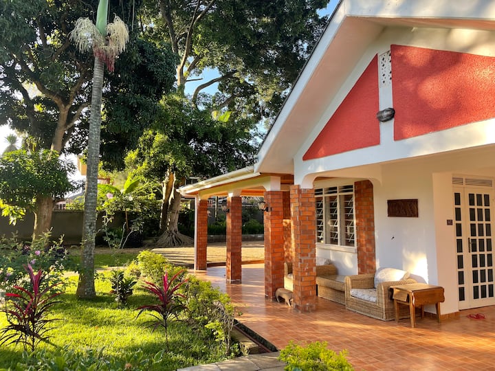 Entire Villa And Garden (4 Guest Unites) - Uganda