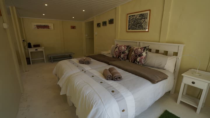 Stellar Overberg Travellers Lodge Family Cottage - Napier, South Africa