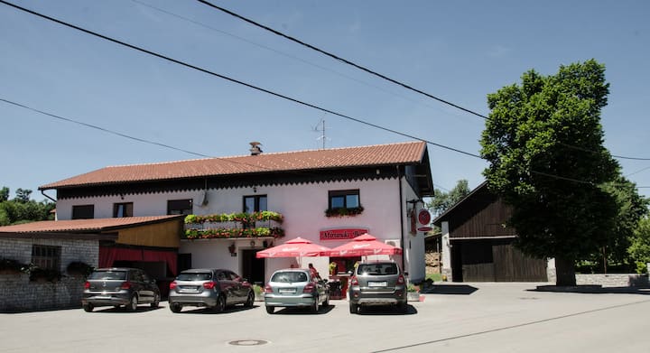 Miranda, All In One Place (Bar & Rooms Or Appart.) - Postojna