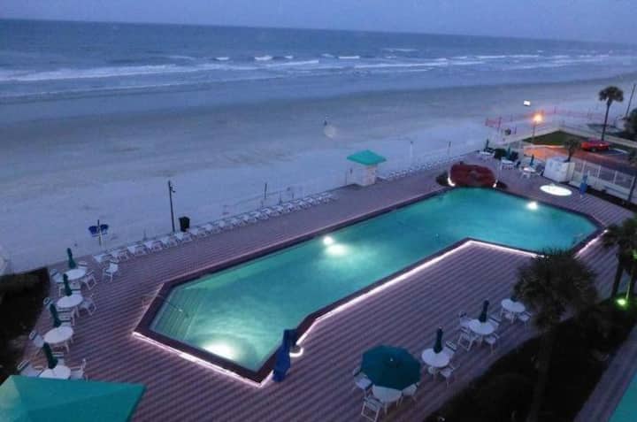 True One Bedroom, King Bed Living Room/kitchen Sofa Sleeper Ocean View & Balcony - Daytona Beach