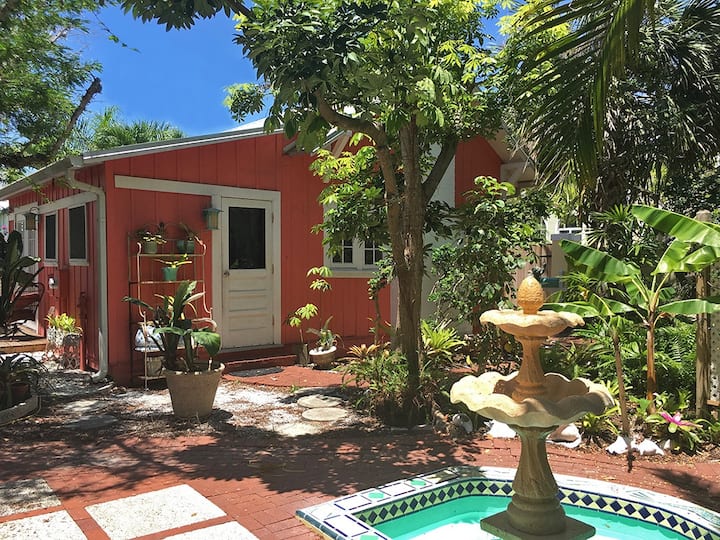 Historic Coral Cottage In The Heart Of Old Naples - Naples, FL