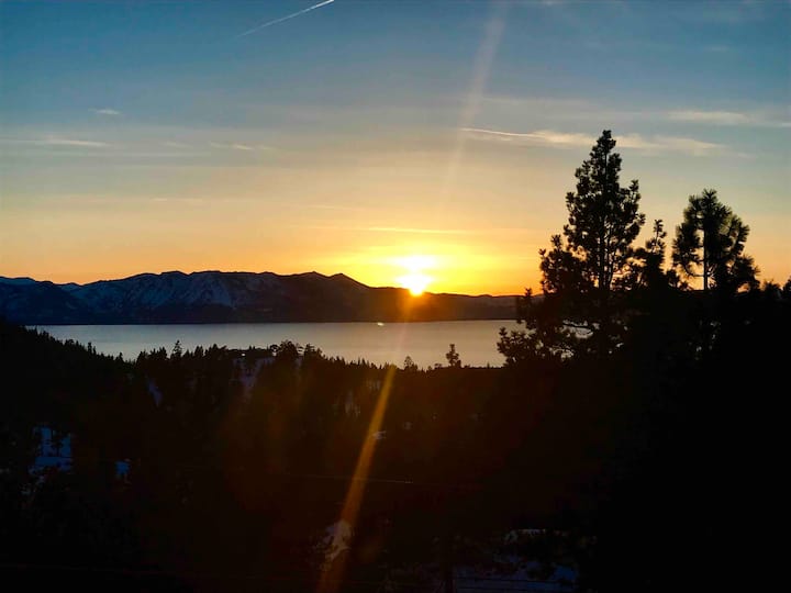 Spectacular Tahoe Sunset Condo - Genoa, NV