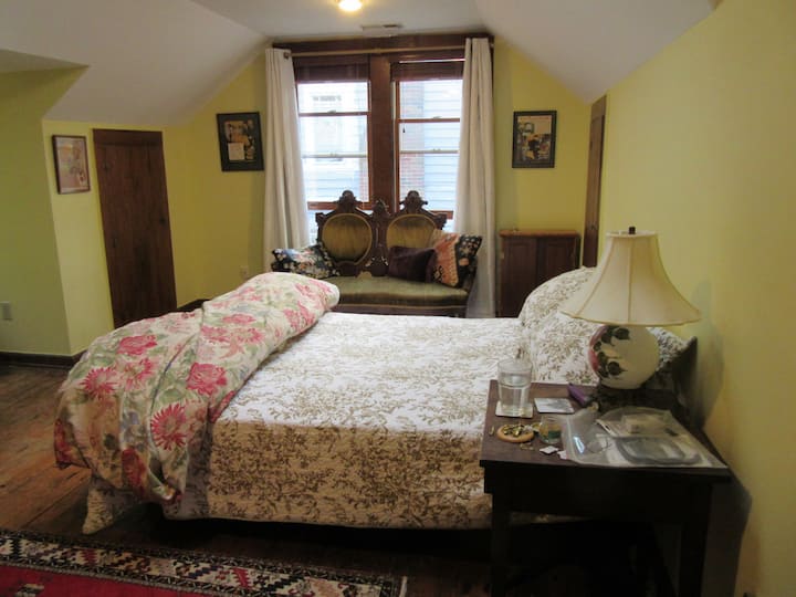 Cozy & Thrifty - Yellow Room (Close To Downtown) - Durham, NC