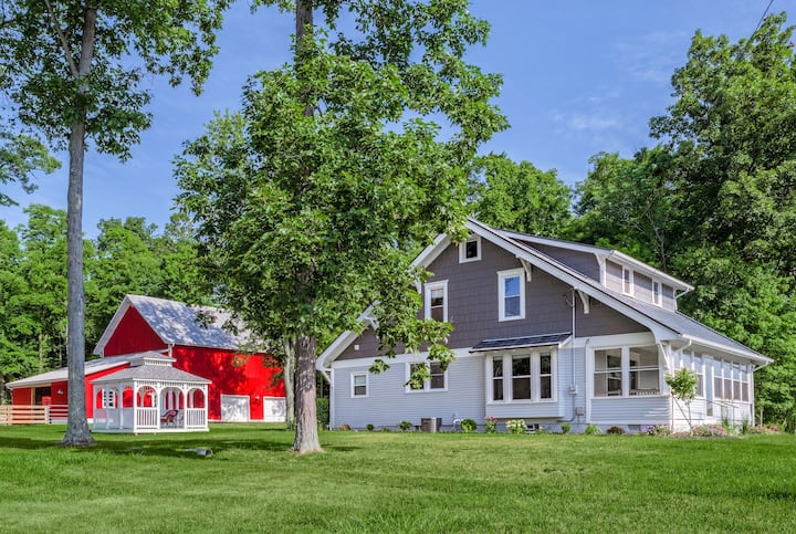 Extensively Renovated Farmhouse - Mohican Township