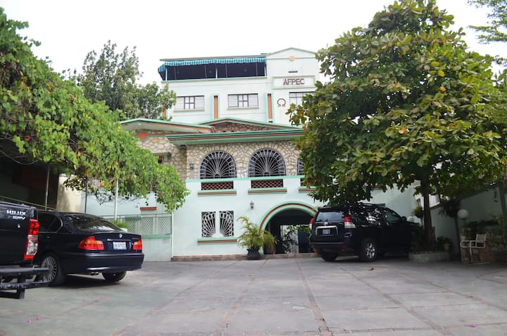 Halls De Résidence Pour Groupes - Port-au-Prince