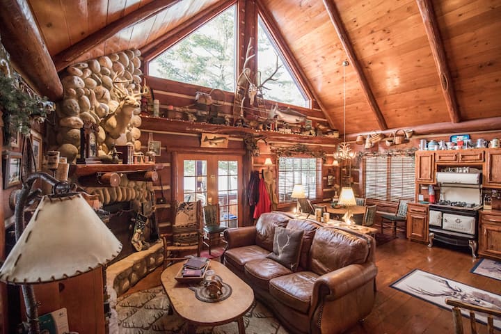 Rustic, Cozy, Northwoods Cabin Steps Away From Round Lake On Richardson Bay! - Wisconsin