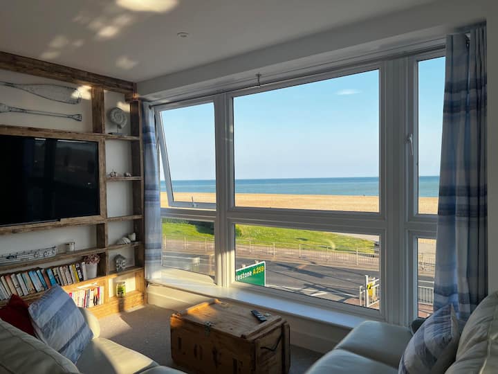 Beachfront Retreat Apartment With Amazing Terrace - Battle