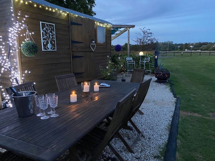 Lakeside Glamping - Huts & Belltents - Monmouth