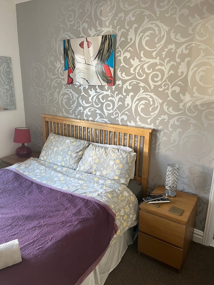 King Size Bedroom, Netflix,prime & Blue Ray Player - Portsmouth