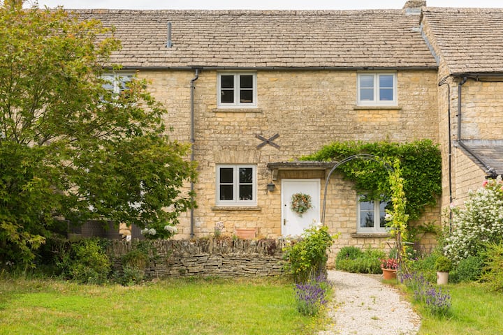Cotswold Stone Cottage In Central Stow-on-the-wold - Kingham