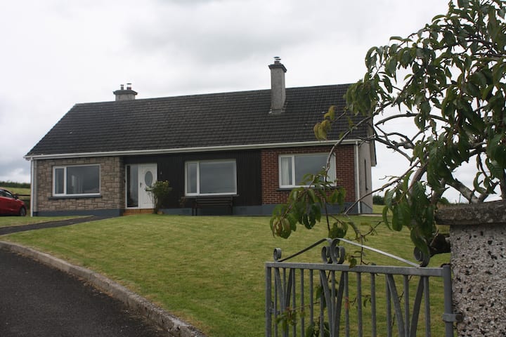 Glebe View House-spacious Family Home-near L'derry - County Donegal