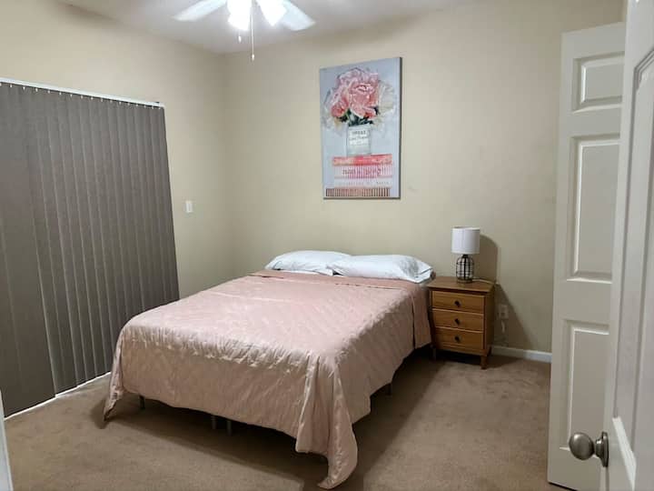 Private Room W/ Queen Bed! - Tallahassee, FL