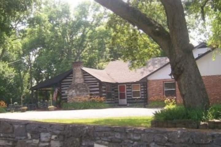 La Histórica Casa De La Carta - Hendersonville, TN