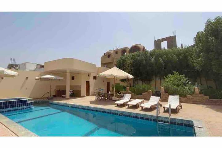 Outstanding Nile Views, Spacious Villa+pool - 룩소르