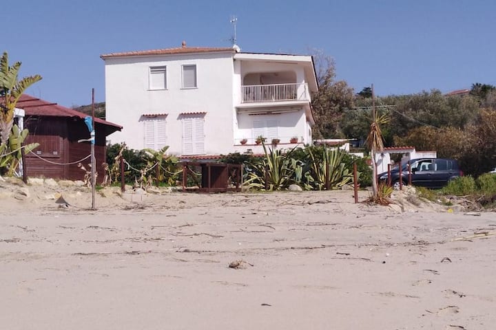 Casa Sulla Spiaggia , Angolo Di Paradiso - Palinuro