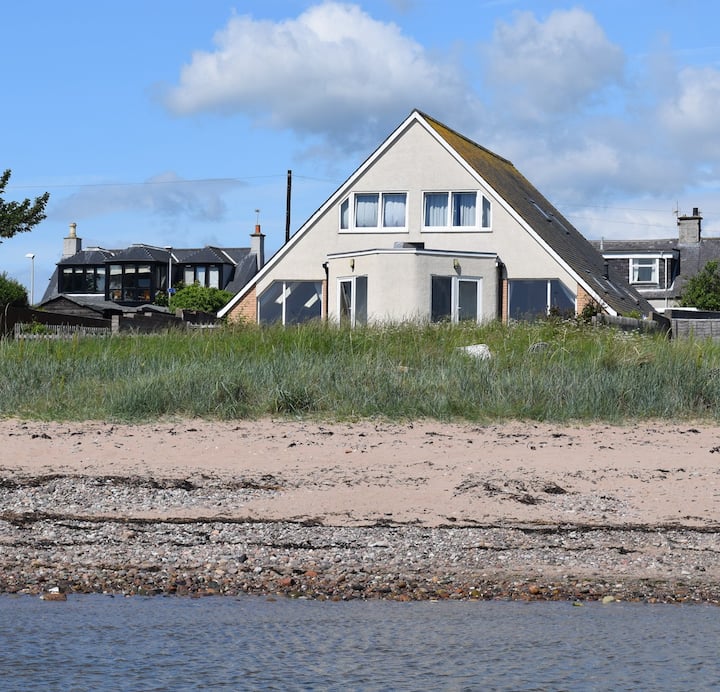 Hawthorn Cottage West - On The Beach -  Westhaven - Arbroath