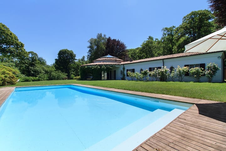 Aufsehenerregende Villa Mit Pool In Einem Großen Privatpark! - Villa Monti - Langensee