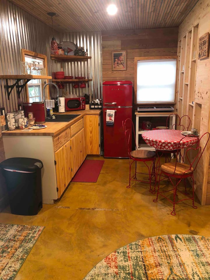 Milda’s She Shed (Cabin) - Dripping Springs, TX