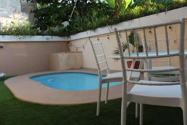 Ocean View Villa W/ Balcony, Pool & Wifi - Isla Mujeres