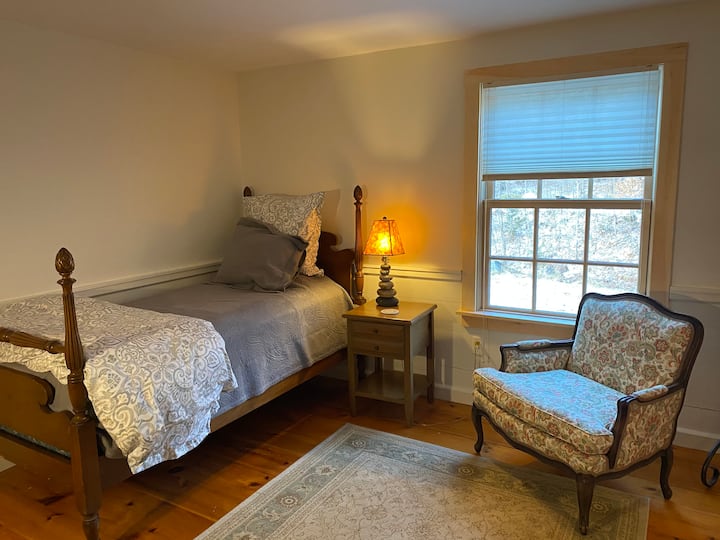 Mother's Mountain House:  The Twin Room - Vermont
