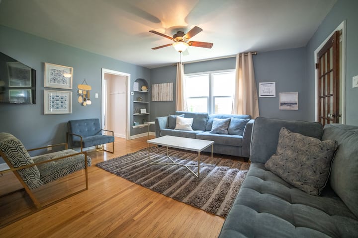 Spacious Downtown Home - Green Bay, WI