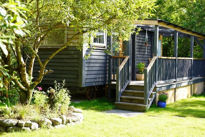 Sheperds Hut With Private Hot Tub And Garden. - Bantry
