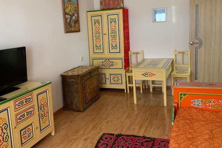 Sun Filled Apartment With Traditional Furnishing. - Ulaanbaatar