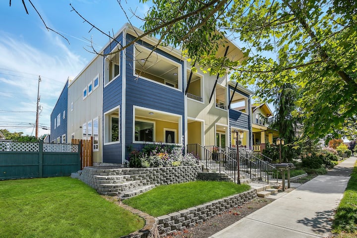 New Huge Townhome In The Heart Of Tacoma - Tacoma