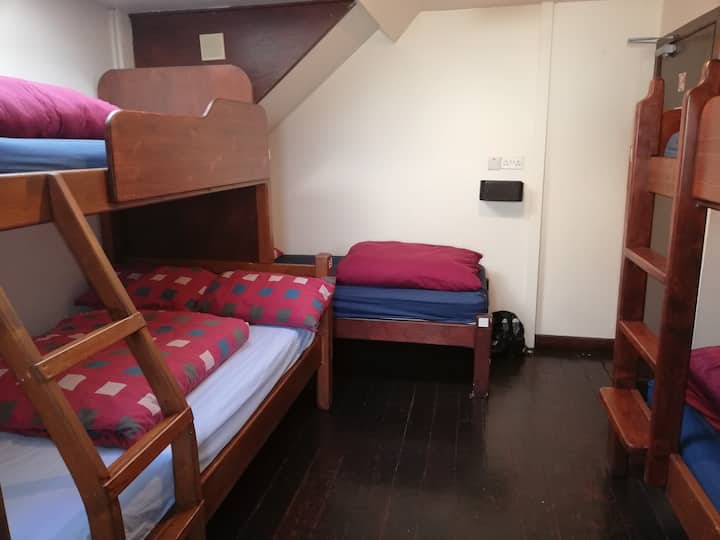 5-bed Family Room  - Aille River Holiday Hostel - Lisdoonvarna