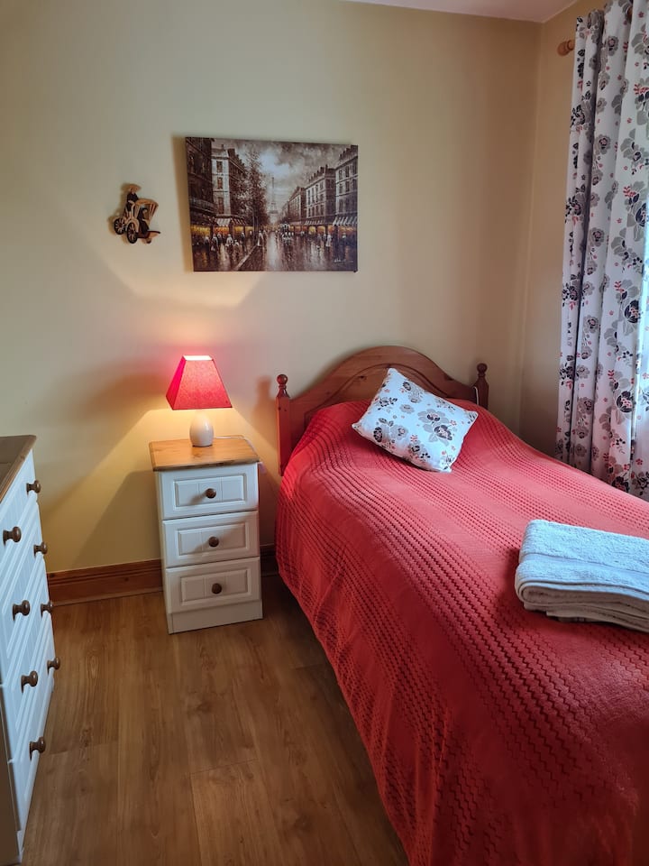 Warm Cosy Room For Single Adult In Private House. - Ballina