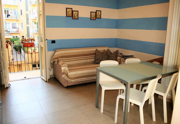 In Centro, 30 Meters From The Sea, Three-room Apartment With Box Auto - Albenga