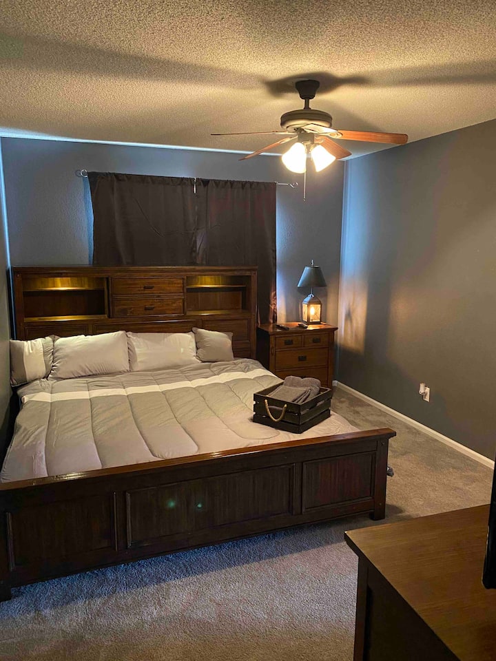 Charming Bedroom With King Size Bed!!! - Wyoming