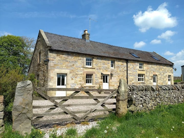 Luxury 18th Century Peak District Cottage For 16 - Hartington