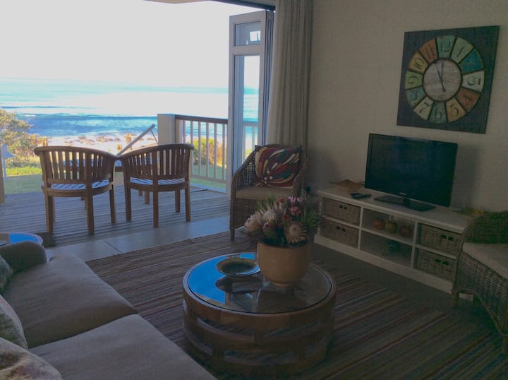 Sefas Modern Beach Front Apartment - Jeffreys Bay