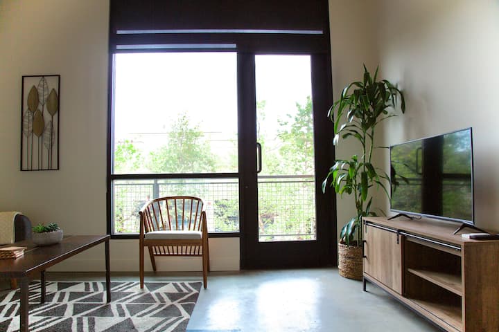 Modern Oc Loft With Balcony View! Best Location! - Santa Ana, CA